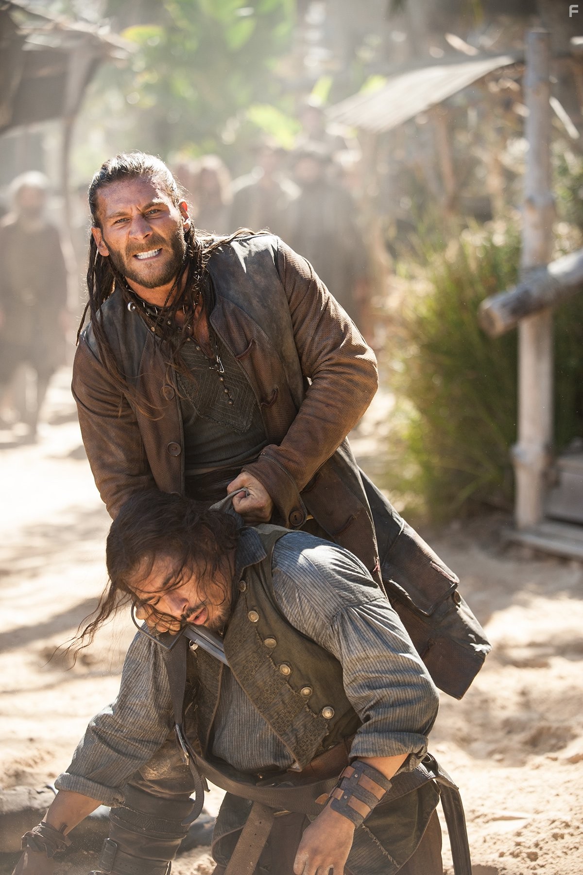 Zach McGowan in Чёрные Паруса (2014)
