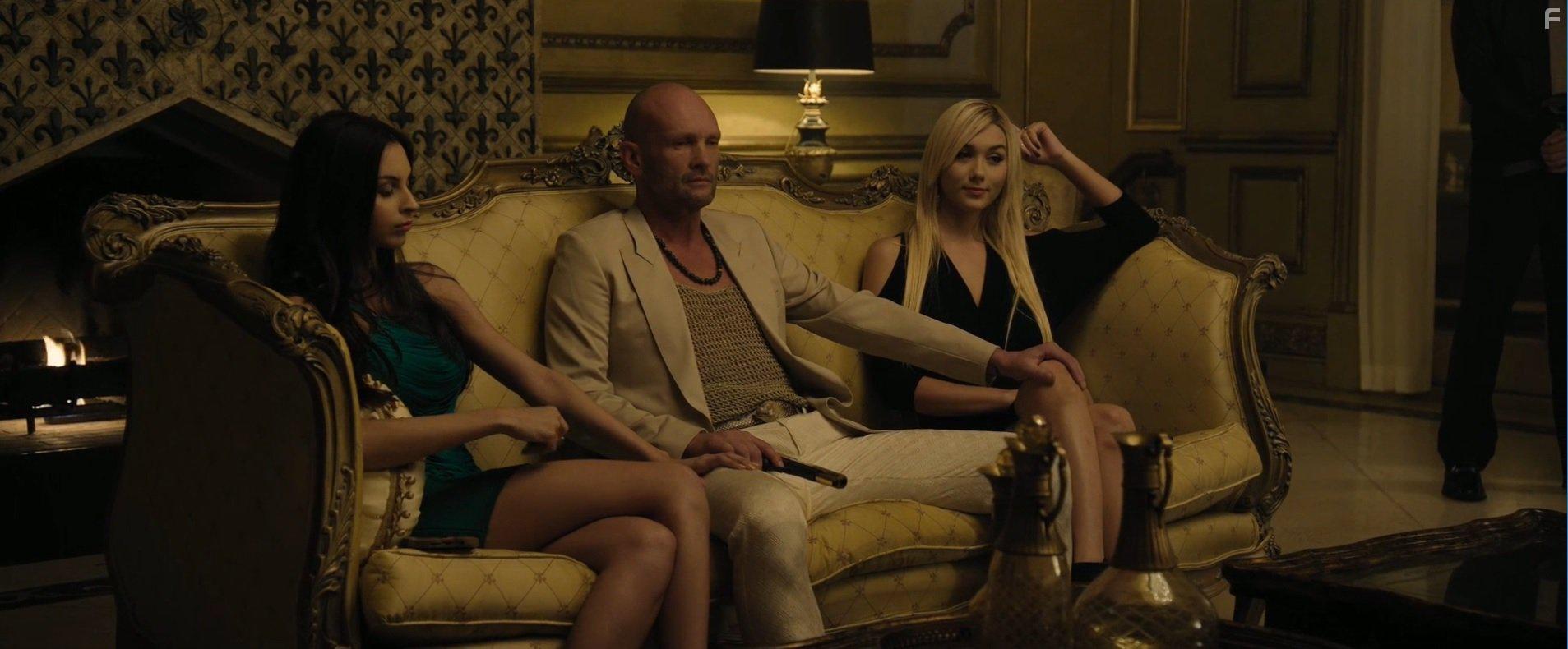 Andrew Howard and Cheyanna Lavon Zubas in True Memoirs of an International Assassin (2016)