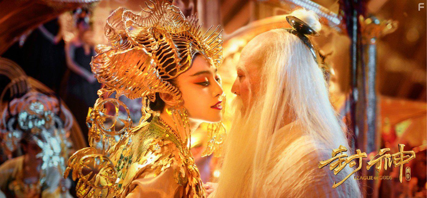 Jet Li and Bingbing Fan in Feng shen bang (2016)