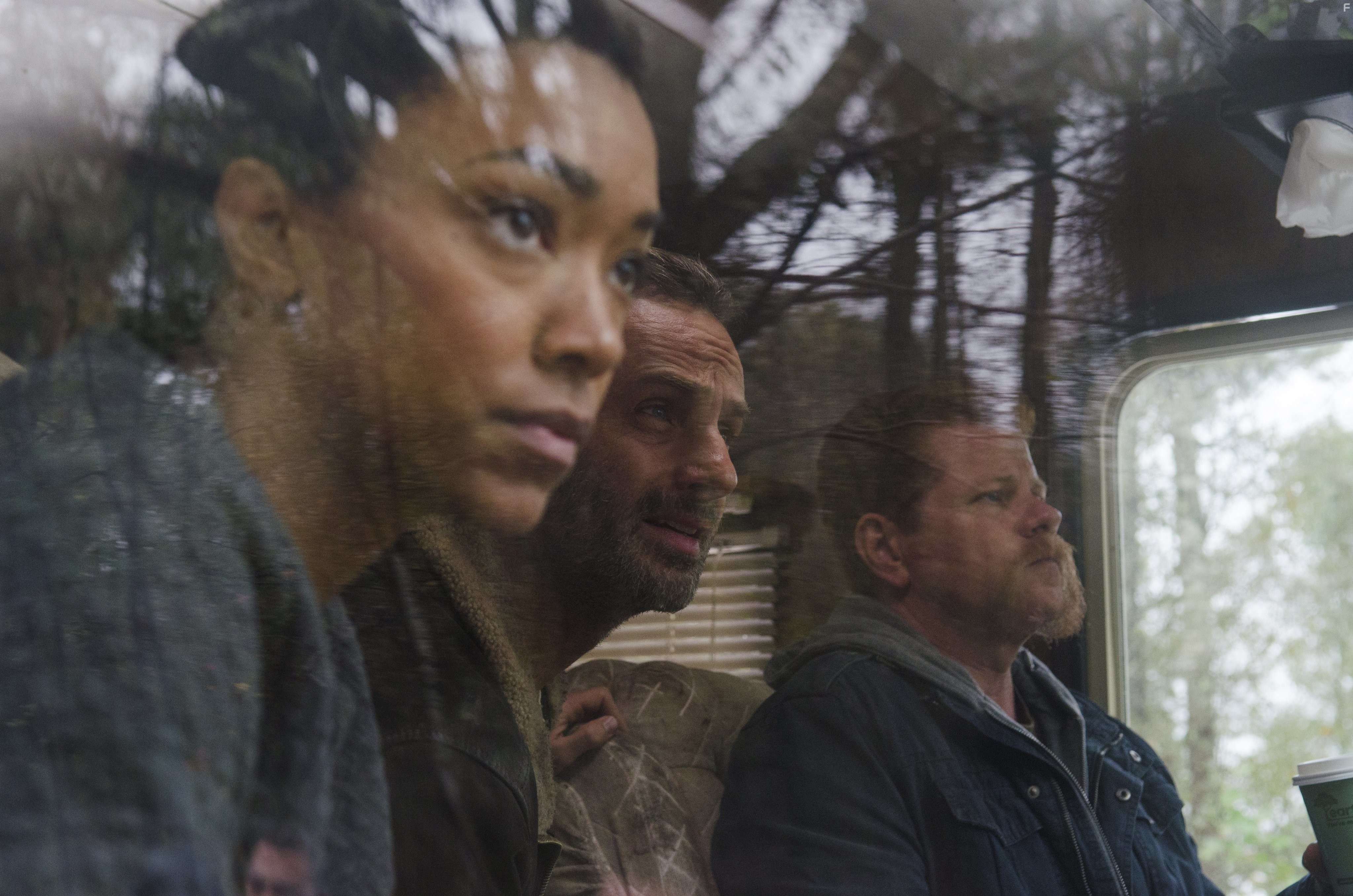 Michael Cudlitz, Andrew Lincoln, and Sonequa Martin-Green in Ходячие мертвецы (2010)