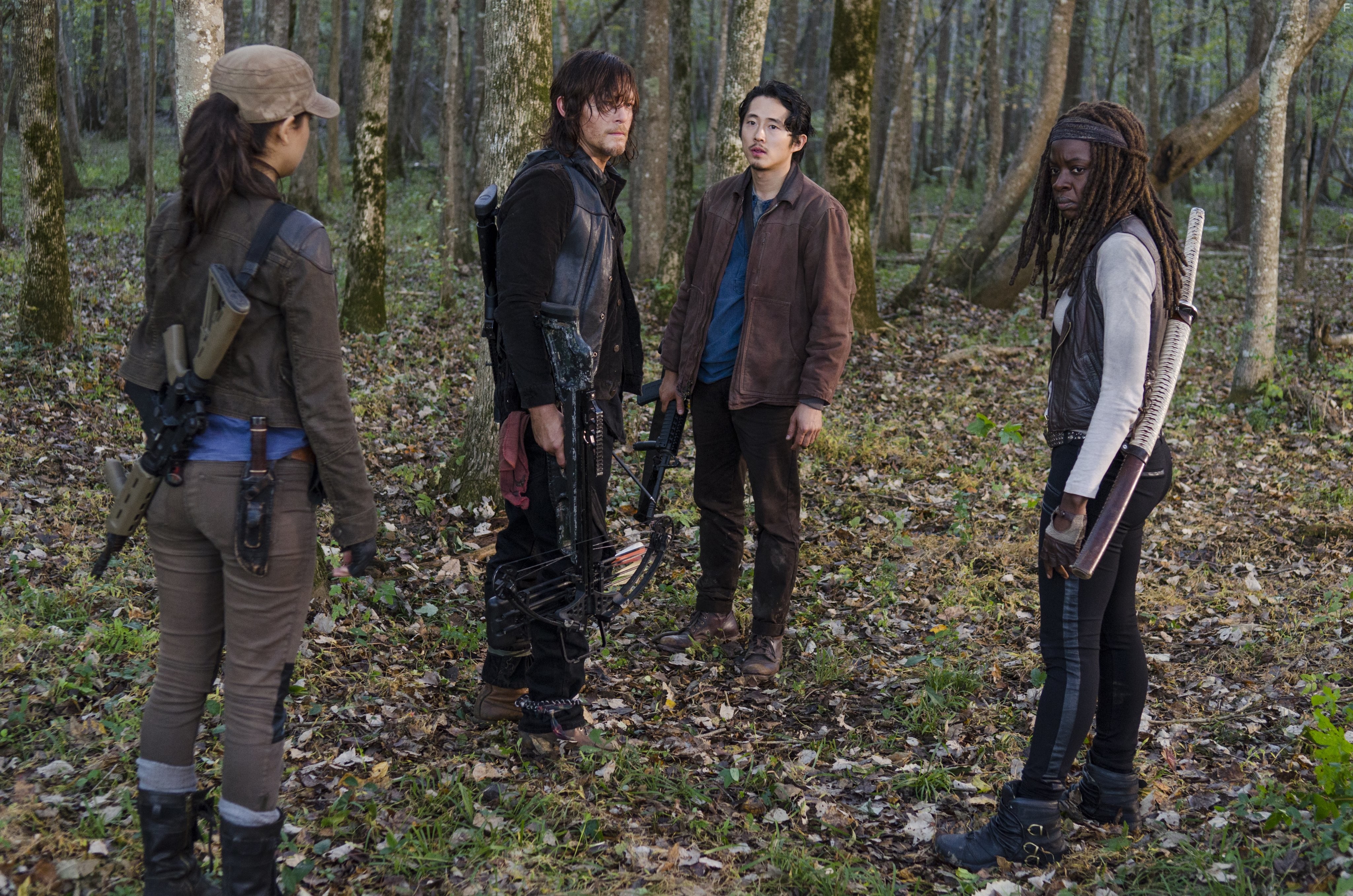 Norman Reedus, Christian Serratos, Danai Gurira, and Steven Yeun in Ходячие мертвецы (2010)