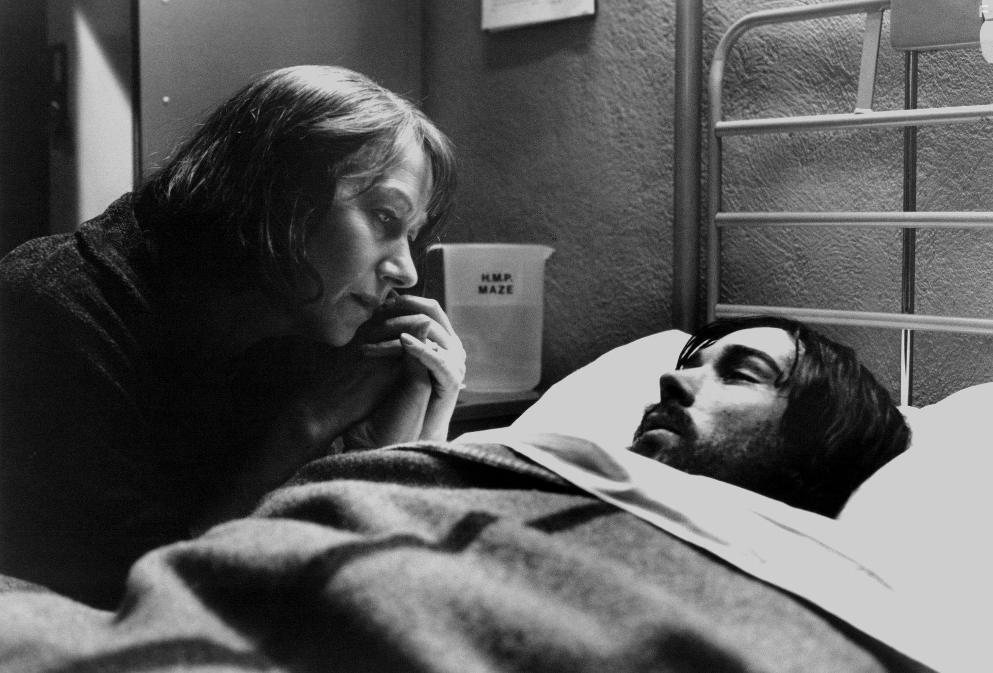 Helen Mirren and Aidan Gillen in Some Mother's Son (1996)