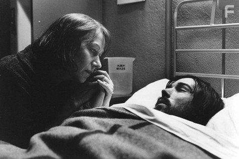 Helen Mirren and Aidan Gillen in Some Mother's Son (1996)