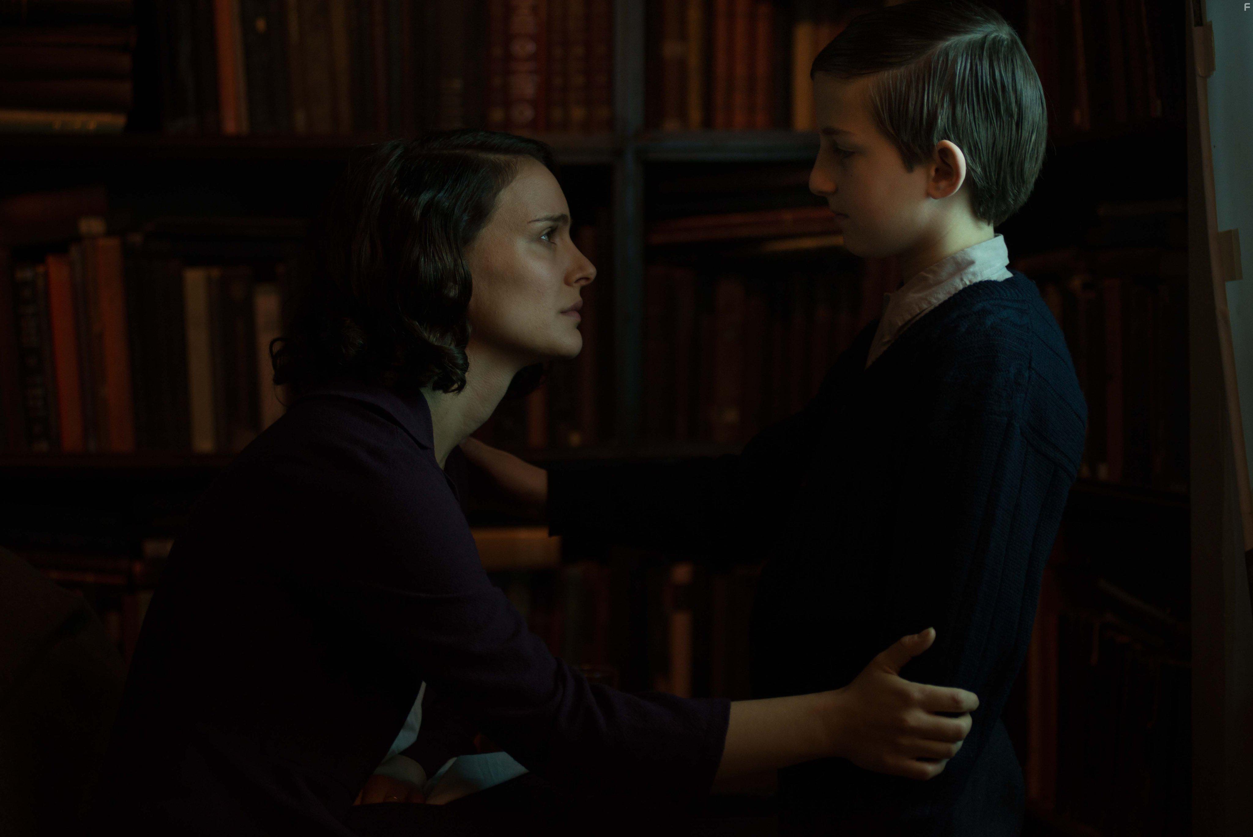 Natalie Portman and Amir Tessler in A Tale of Love and Darkness (2015)