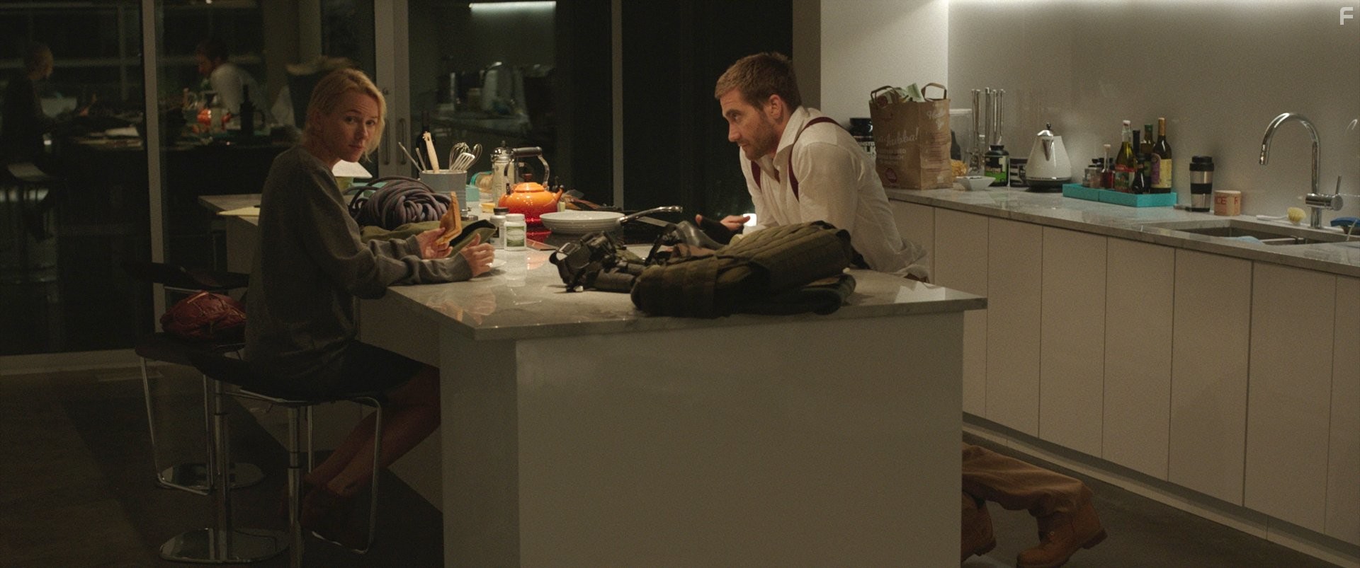 Jake Gyllenhaal and Naomi Watts in Разрушение (2015)