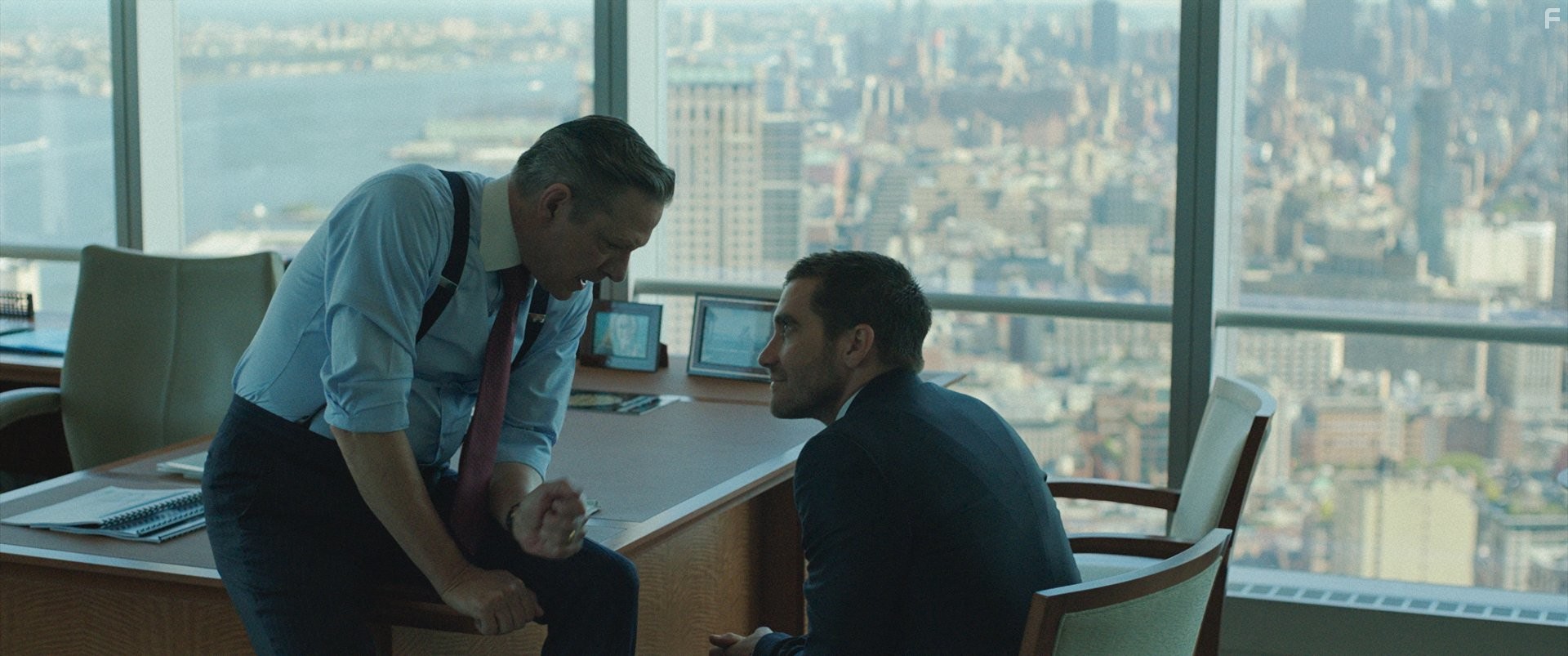 Chris Cooper and Jake Gyllenhaal in Разрушение (2015)