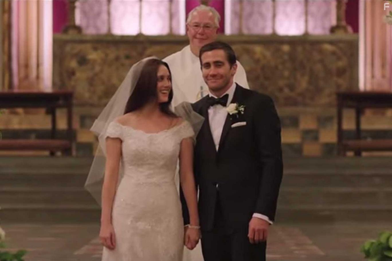 Jake Gyllenhaal and Heather Lind in Разрушение (2015)