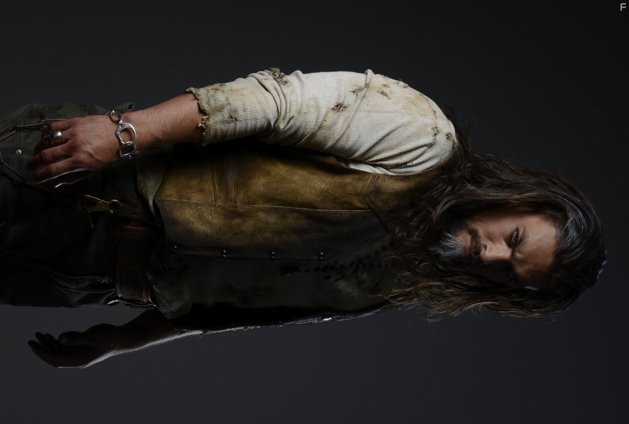 Jason Momoa in Волки (2014)