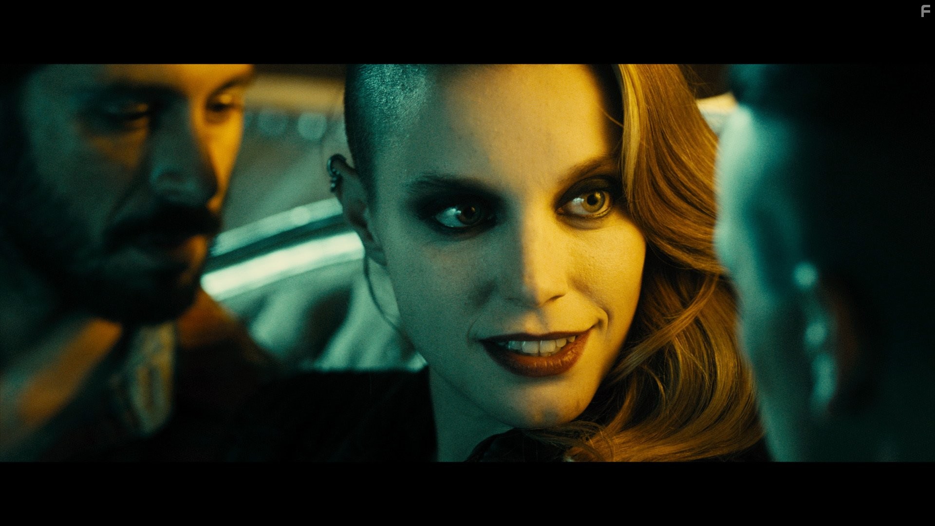 Hugo Silva, Mario Casas, and Carolina Bang in Ведьмы из Сугаррамурди (2013)