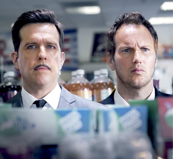 Patrick Wilson and Ed Helms in Драйвер на ночь (2014)