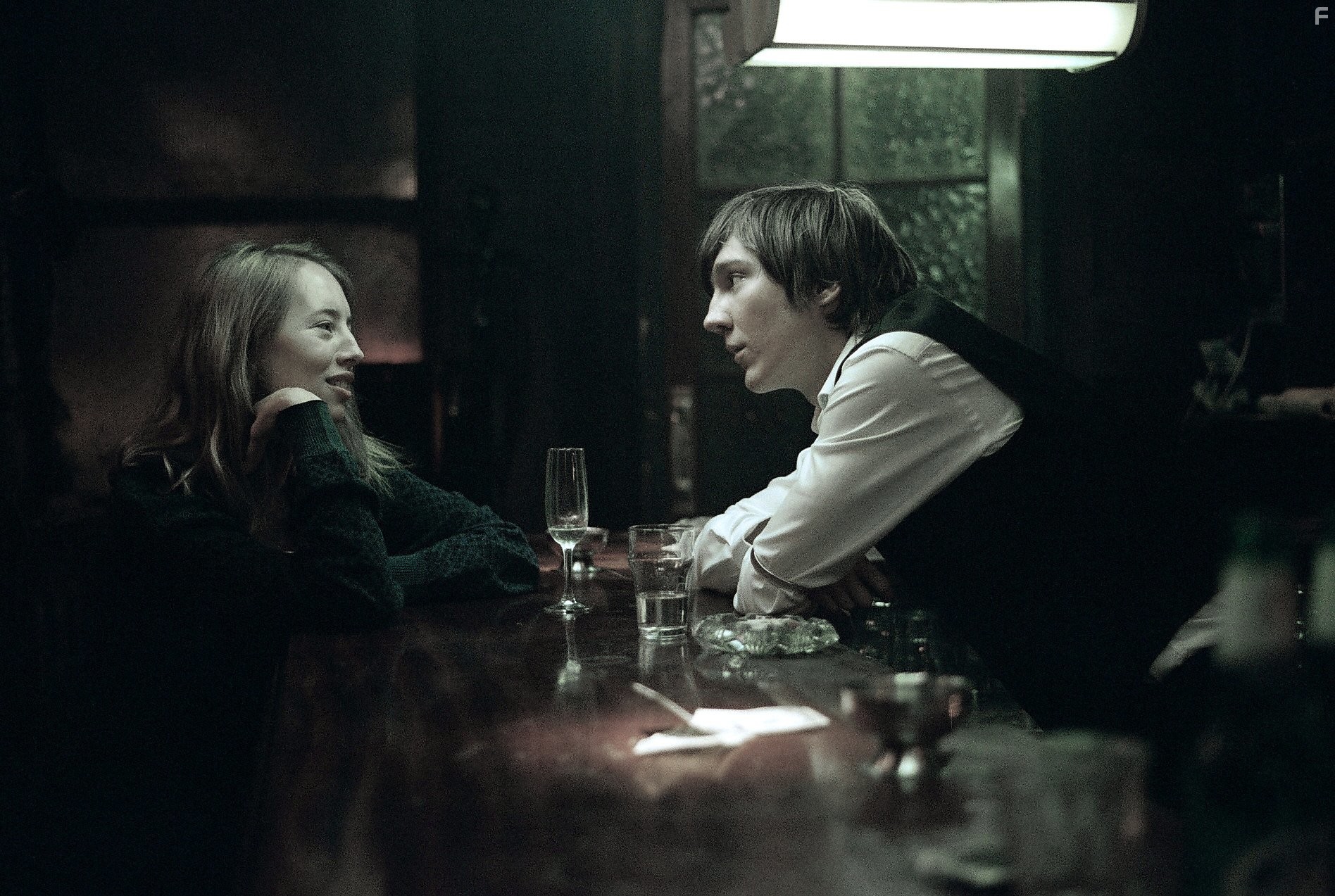 Paul Dano and Isild Le Besco in Доброе сердце (2009)