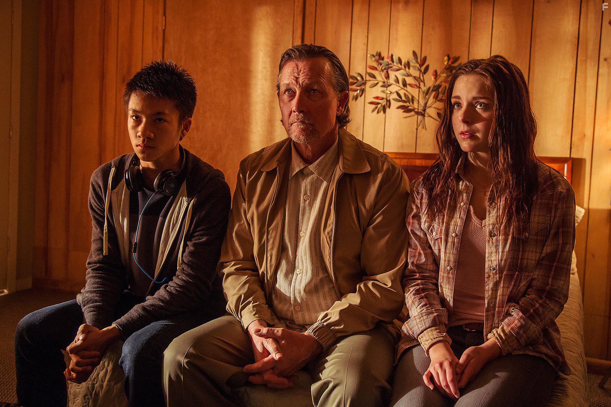 Robert Patrick, Brandon Soo Hoo, and Madison Davenport in From Dusk Till Dawn: The Series (2014)