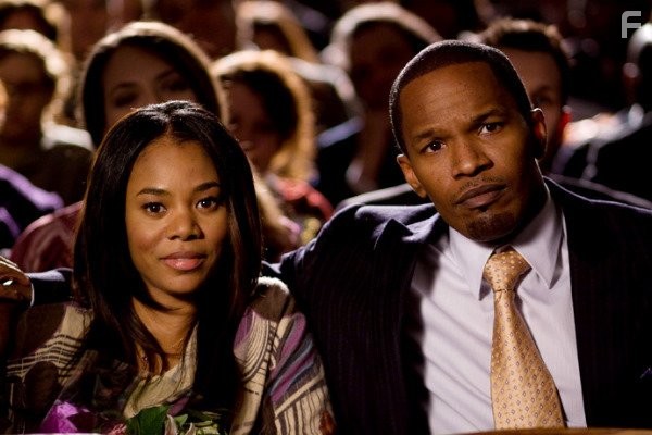 Jamie Foxx and Regina Hall in Законопослушный гражданин (2009)