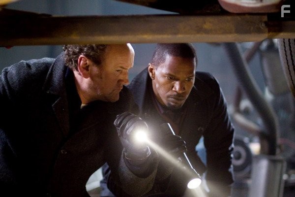 Colm Meaney and Jamie Foxx in Законопослушный гражданин (2009)