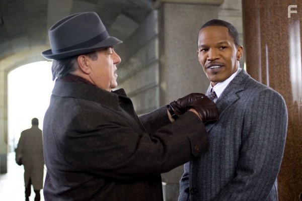 Jamie Foxx and Bruce McGill in Законопослушный гражданин (2009)