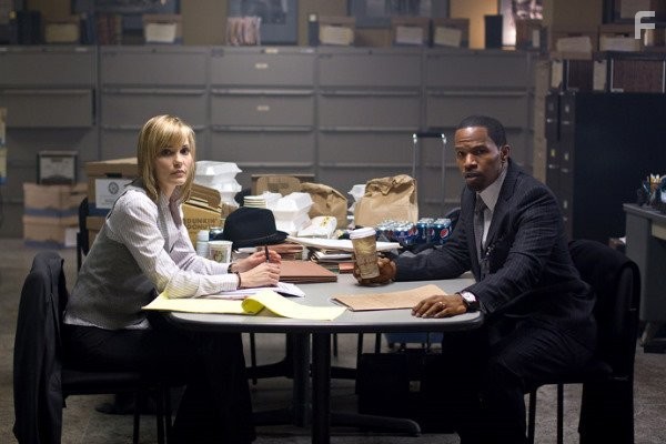 Leslie Bibb and Jamie Foxx in Законопослушный гражданин (2009)