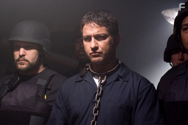 Gerard Butler and Matthew Russell in Законопослушный гражданин (2009)