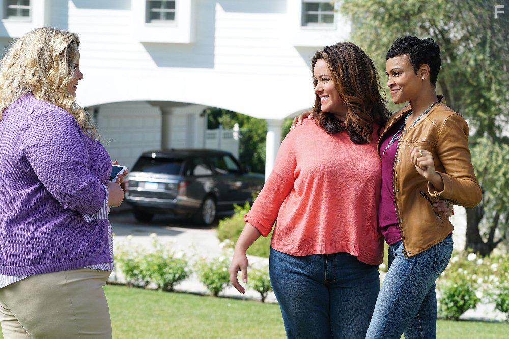 Katy Mixon, Mackenzie Marsh, and Carly Hughes in American Housewife (2016)
