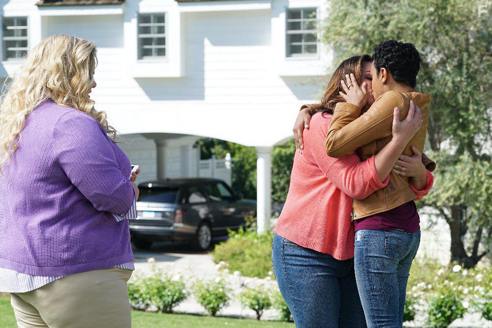 Katy Mixon, Mackenzie Marsh, and Carly Hughes in American Housewife (2016)
