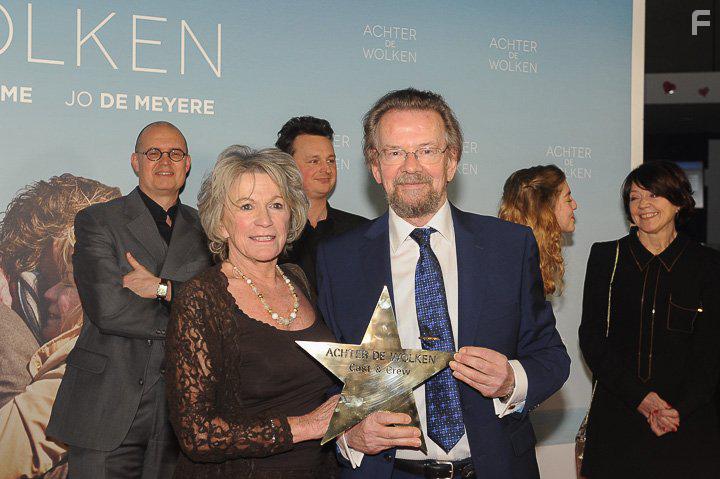 За облаками