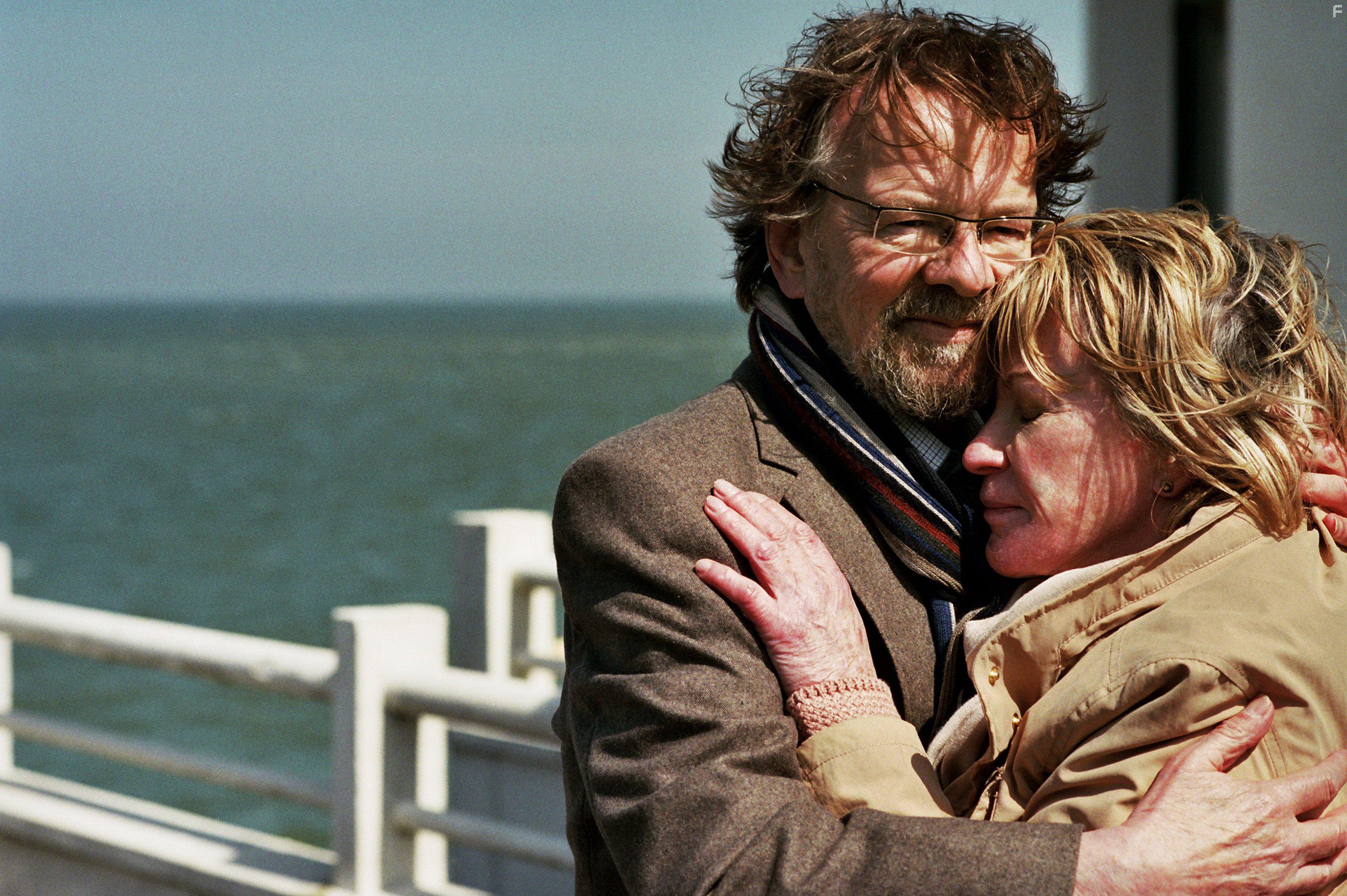 Jo De Meyere and Chris Lomme in Achter de wolken (2016)