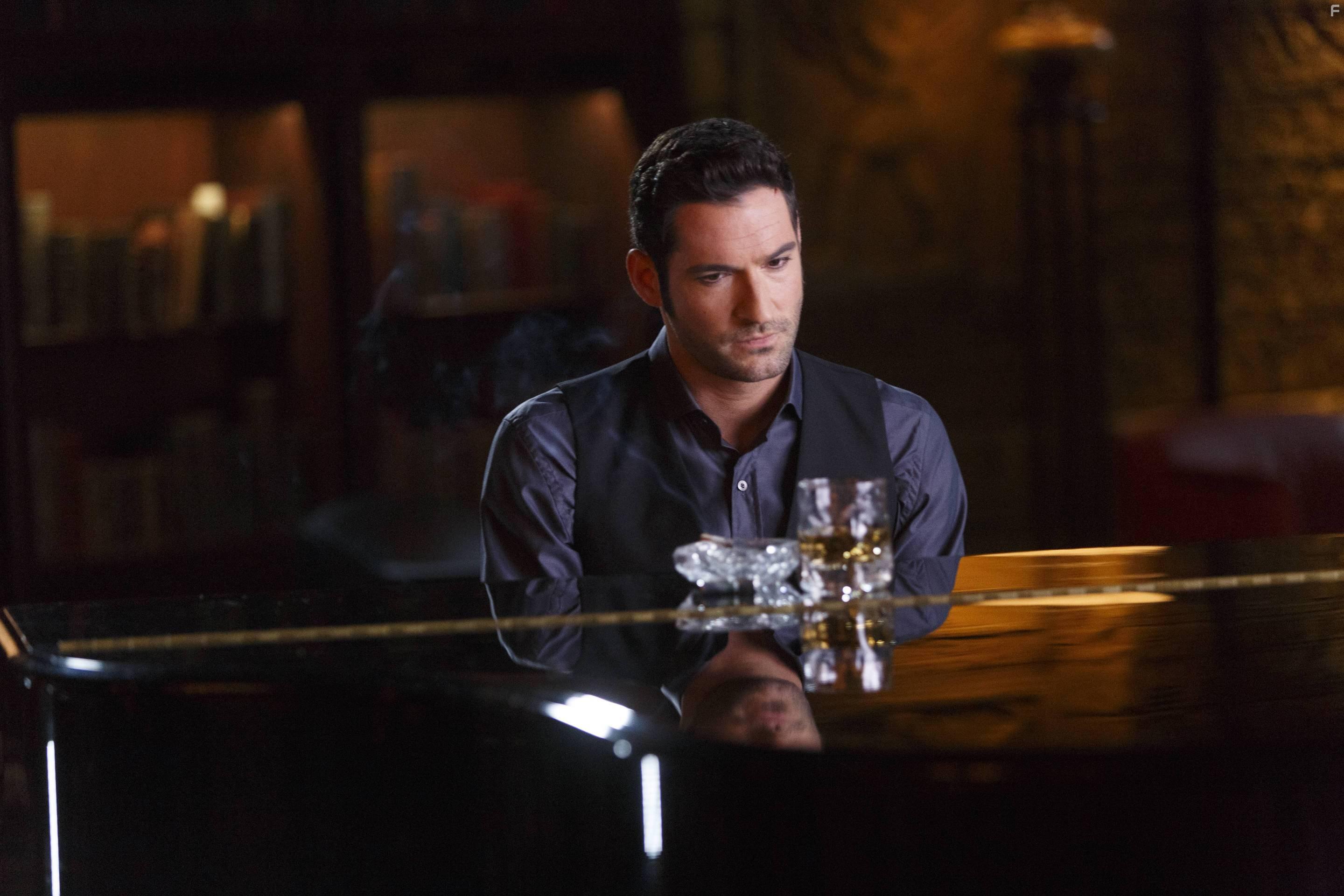 Tom Ellis in Lucifer (2015)