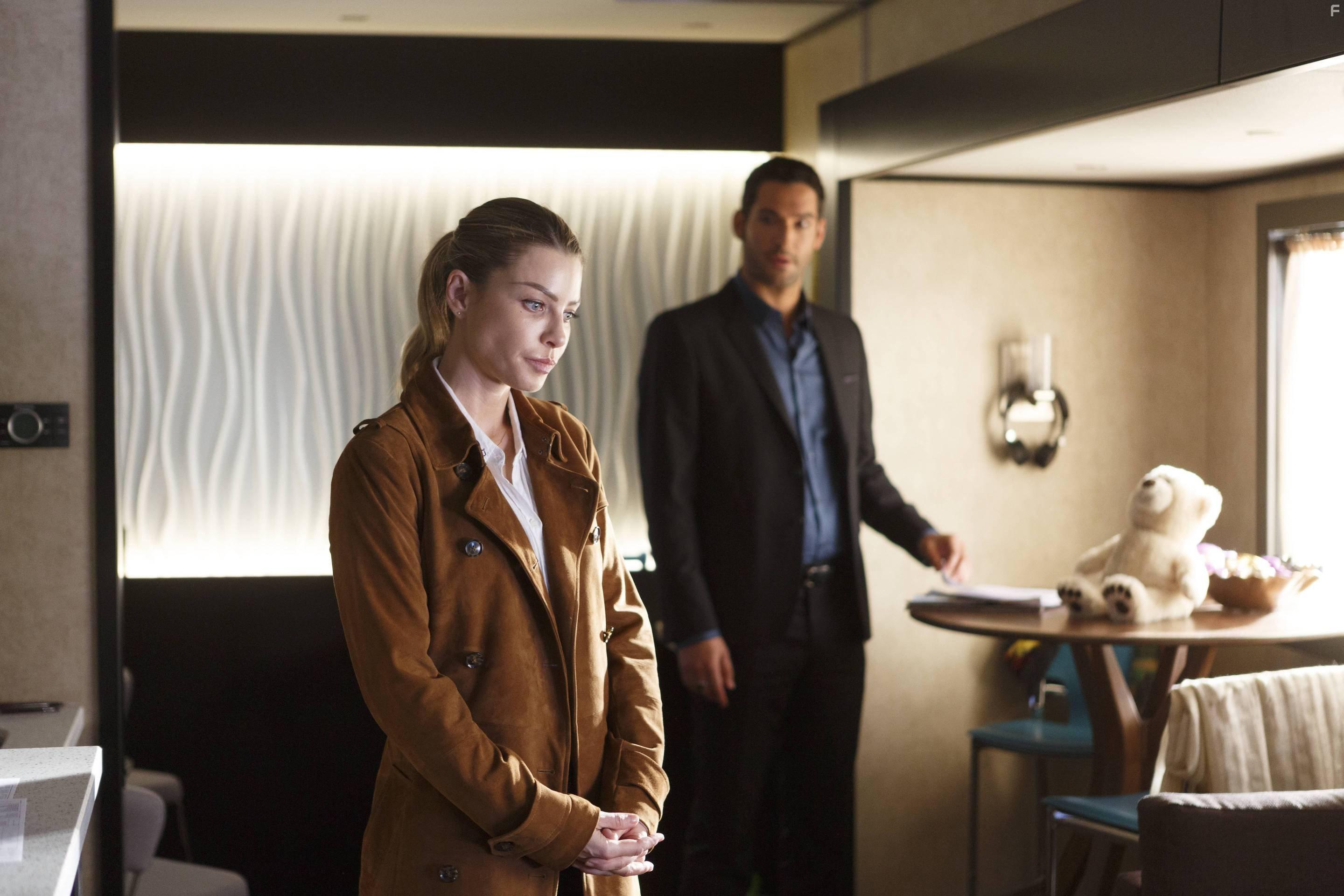 Tom Ellis and Lauren German in Lucifer (2015)