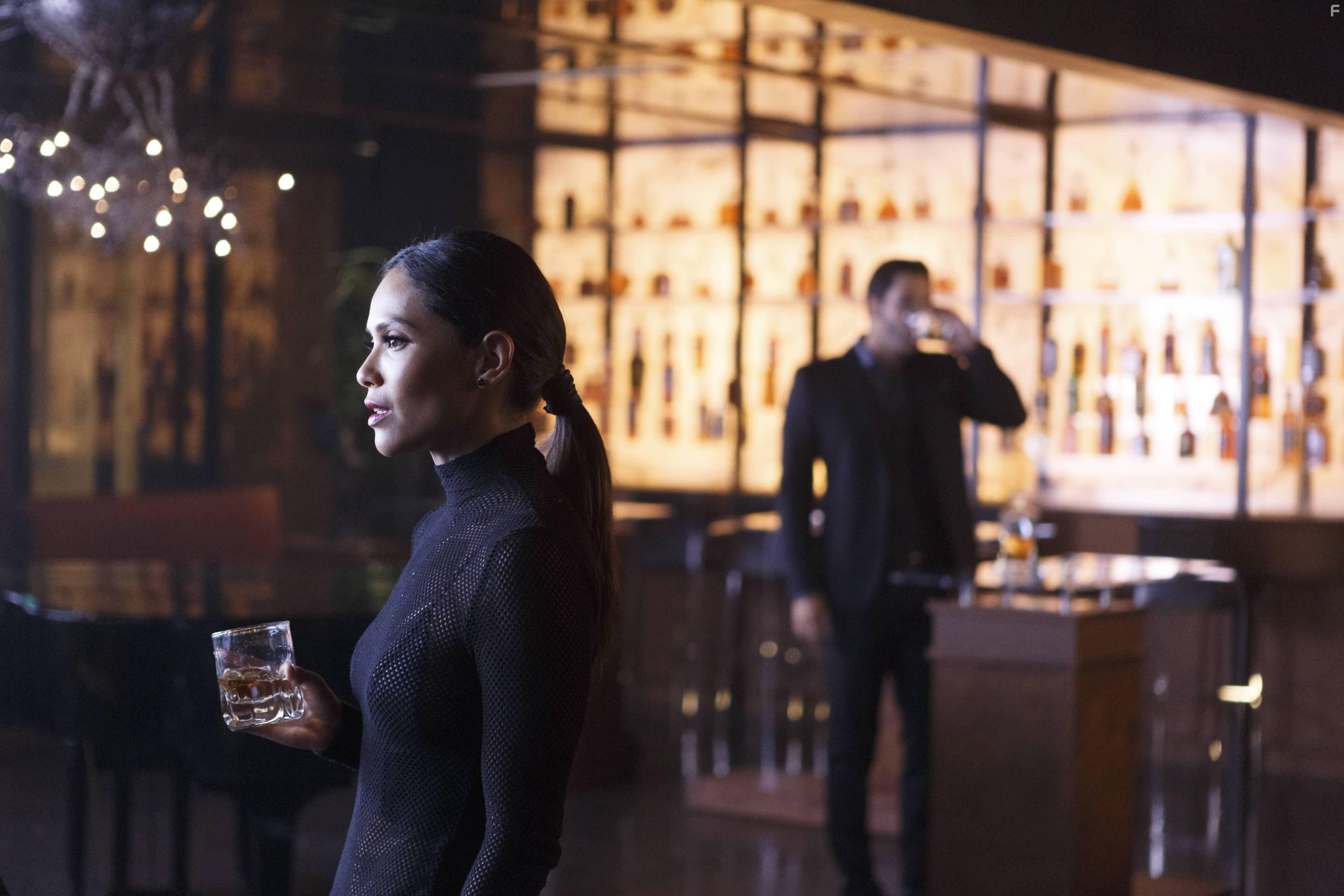 Tom Ellis and Lesley-Ann Brandt in Lucifer (2015)
