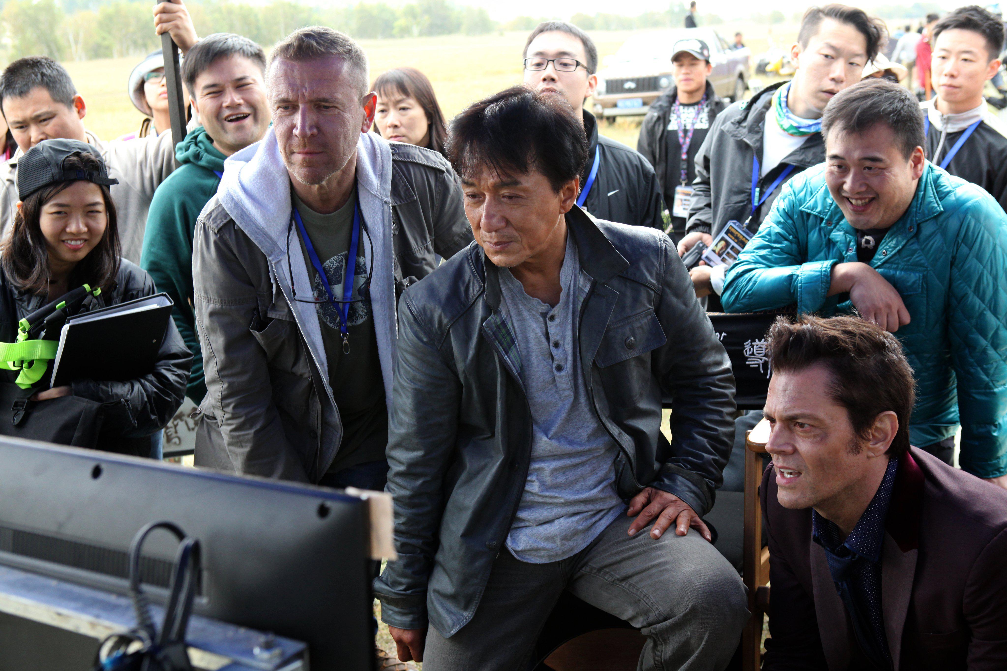 Jackie Chan, Renny Harlin, and Johnny Knoxville in Jue di tao wang (2016)
