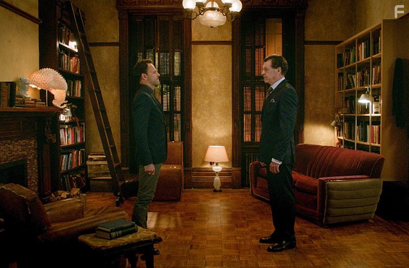 Jonny Lee Miller and John Noble in Элементарно (2012)