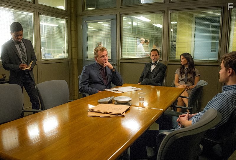 Jonny Lee Miller, Aidan Quinn, Lucy Liu, and Jon Michael Hill in Элементарно (2012)