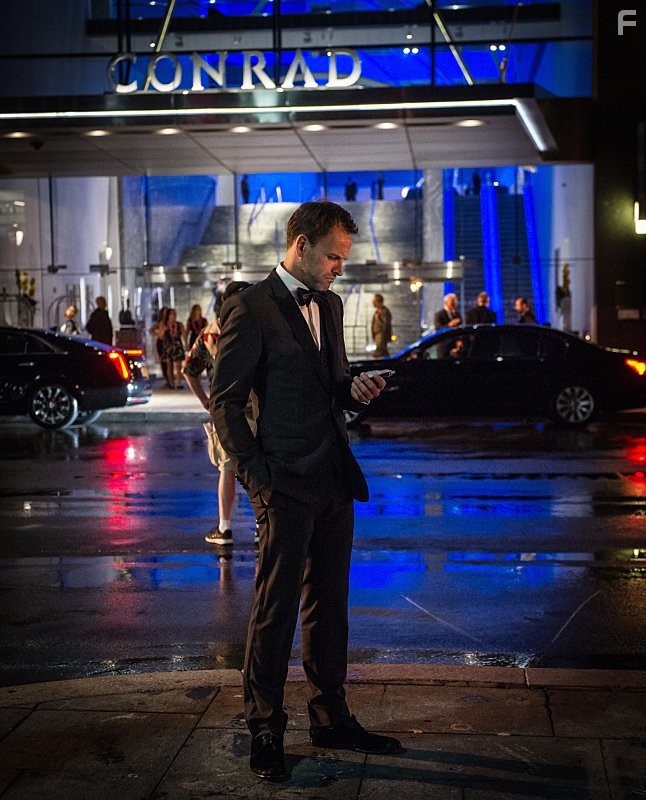 Jonny Lee Miller in Элементарно (2012)