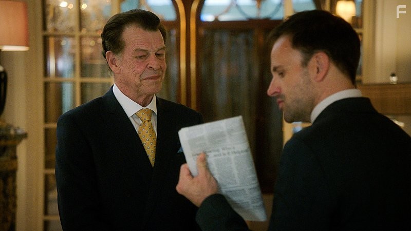 Jonny Lee Miller and John Noble in Элементарно (2012)