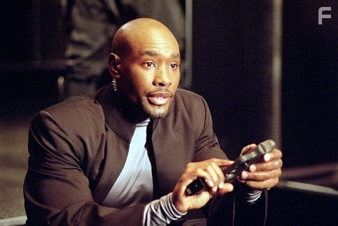 Morris Chestnut in Ни жив, ни мертв (2002)