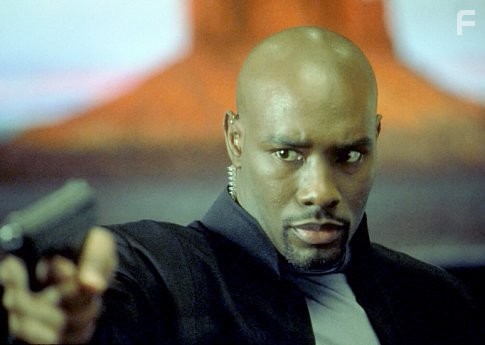 Morris Chestnut in Ни жив, ни мертв (2002)