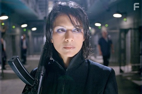 Nia Peeples in Ни жив, ни мертв (2002)