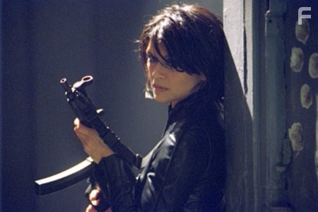 Nia Peeples in Ни жив, ни мертв (2002)