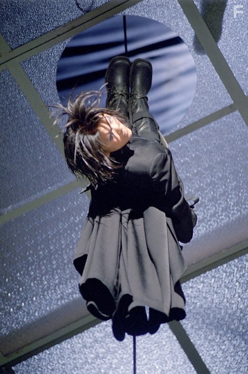 Nia Peeples in Ни жив, ни мертв (2002)