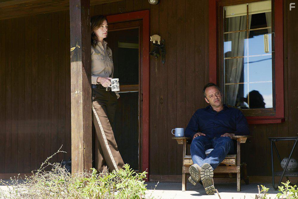 Gil Bellows and Julianne Nicholson in Eyewitness (2016)