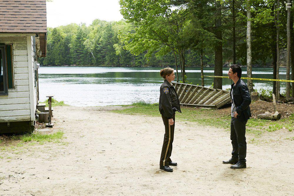 Julianne Nicholson and Warren Christie in Eyewitness (2016)