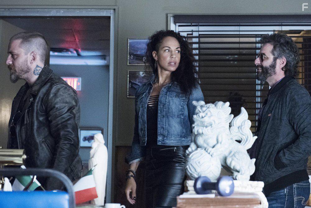 Amanda Brugel and Alex Karzis in Eyewitness (2016)