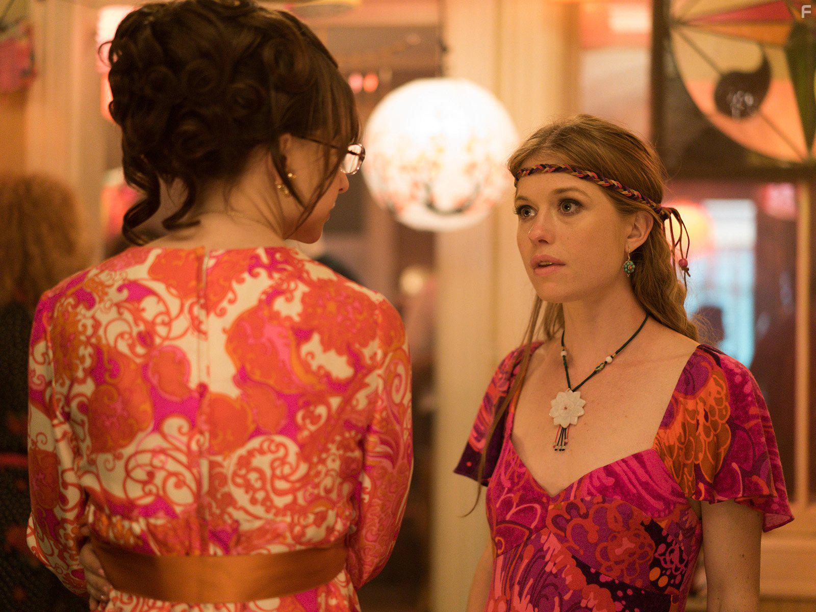 Genevieve Angelson and Erin Darke in Good Girls Revolt (2015)