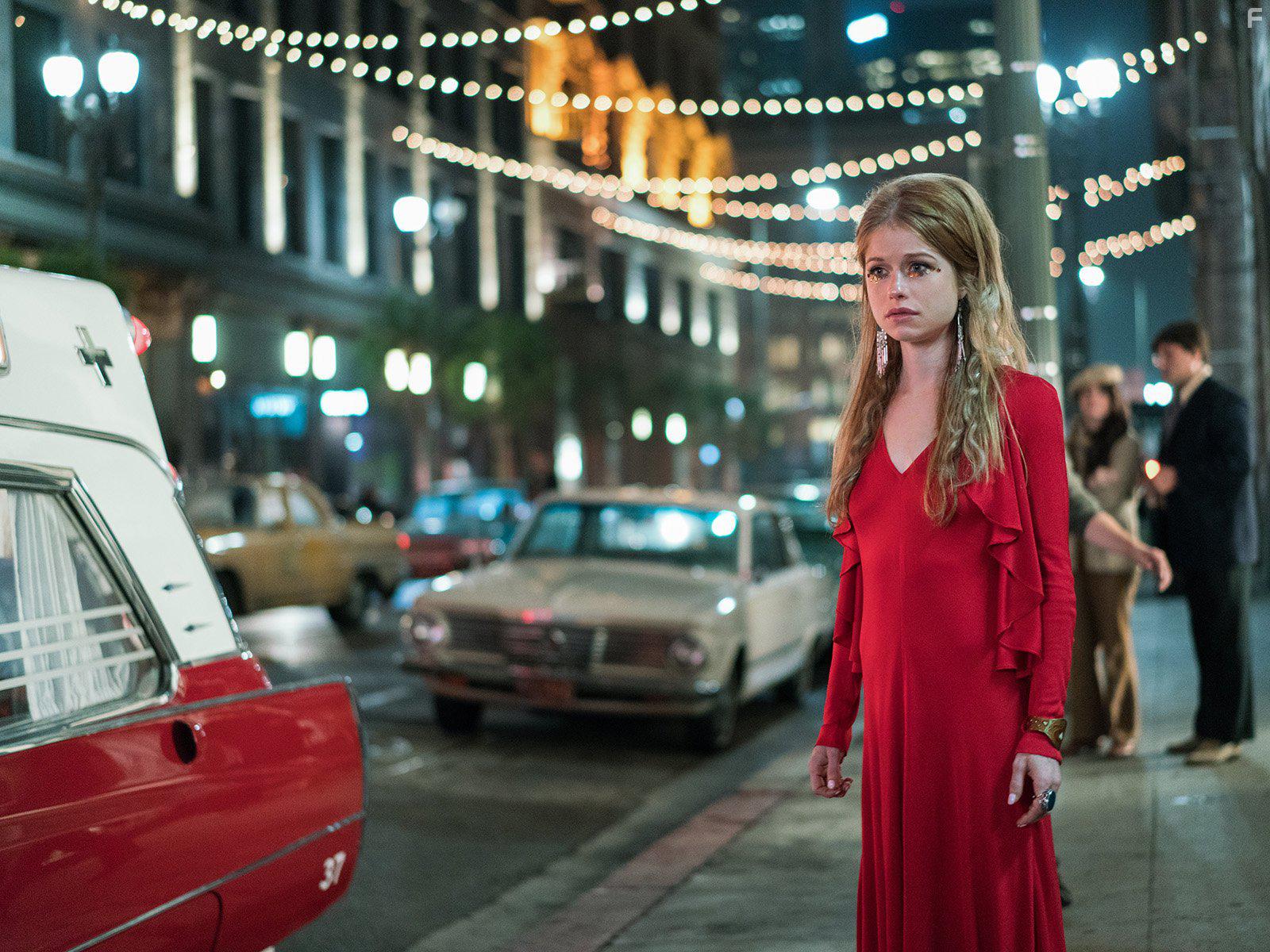 Genevieve Angelson in Good Girls Revolt (2015)