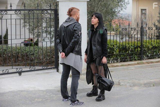 Gzde Mutluer and Poyraz Bayramoglu in Asla Vazgemem (2015)