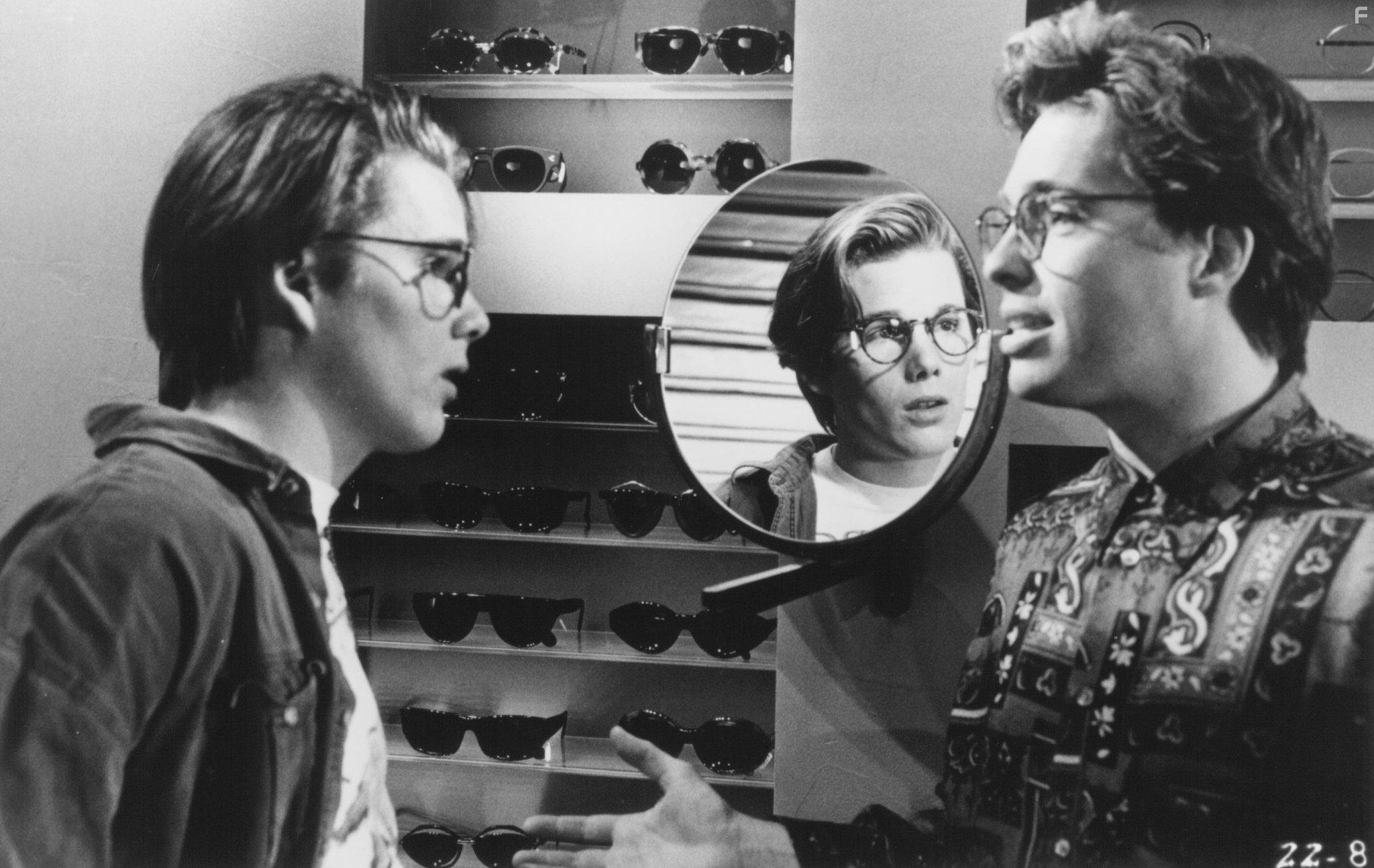 Ethan Hawke and Brian McNamara in Mystery Date (1991)