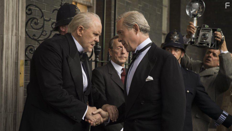 John Lithgow and Alex Jennings in The Crown (2016)