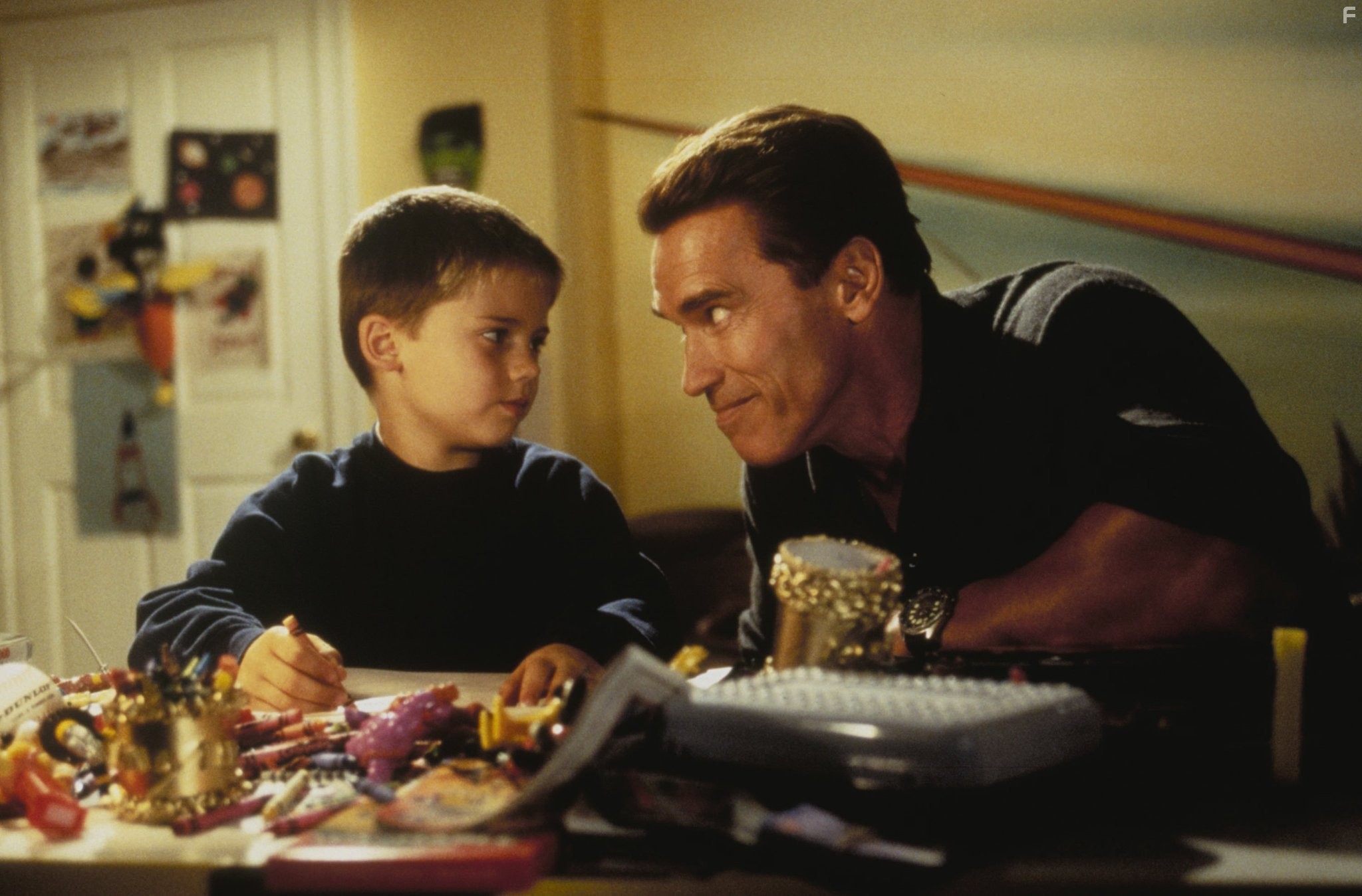 Arnold Schwarzenegger and Jake Lloyd in Подарок на Рождество (1996)