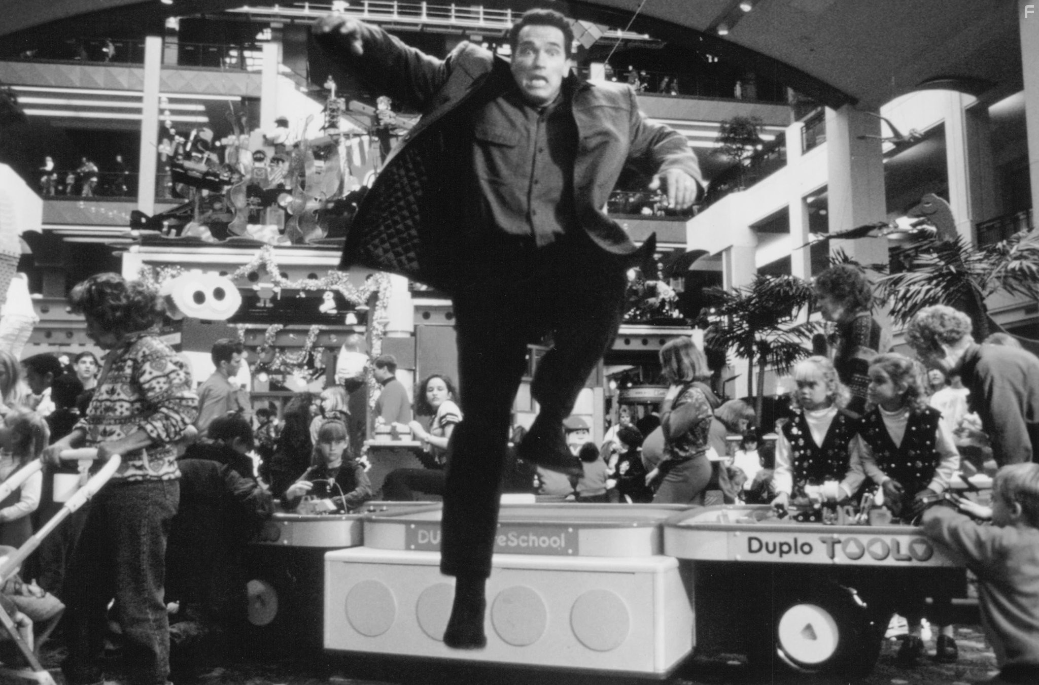 Arnold Schwarzenegger in Подарок на Рождество (1996)