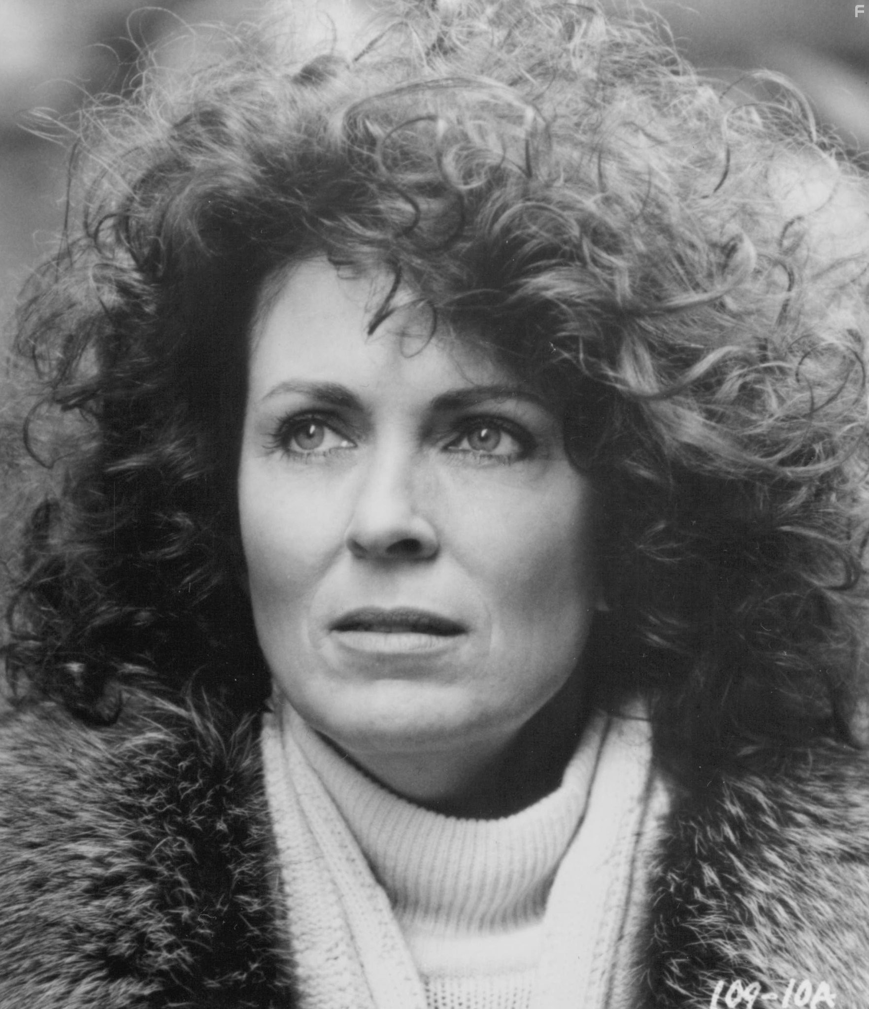 Joanna Cassidy in Доставить по назначению (1989)