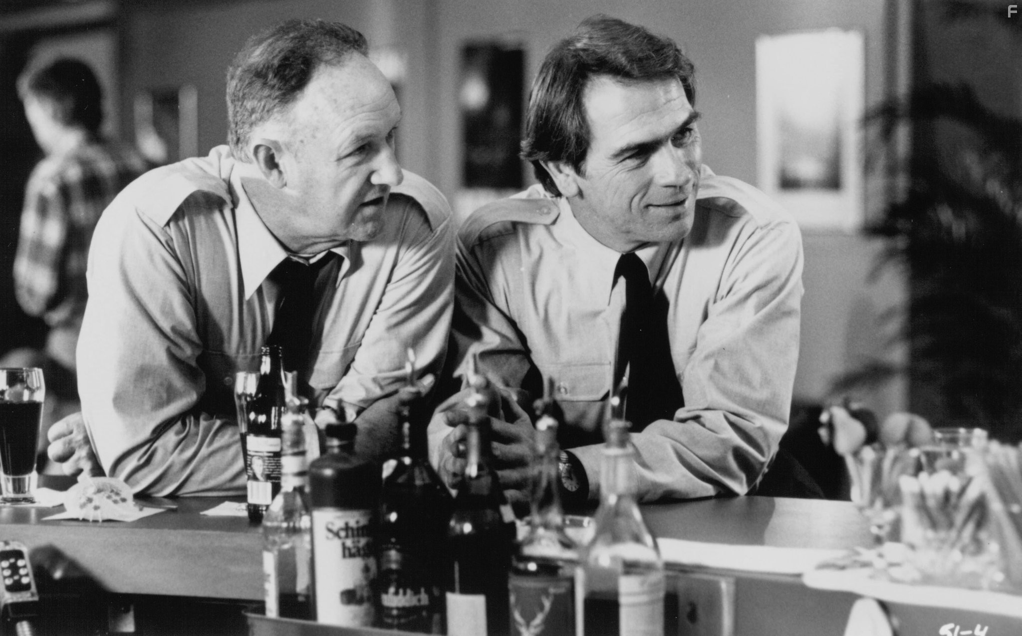 Tommy Lee Jones and Gene Hackman in Доставить по назначению (1989)